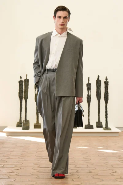 Look 19